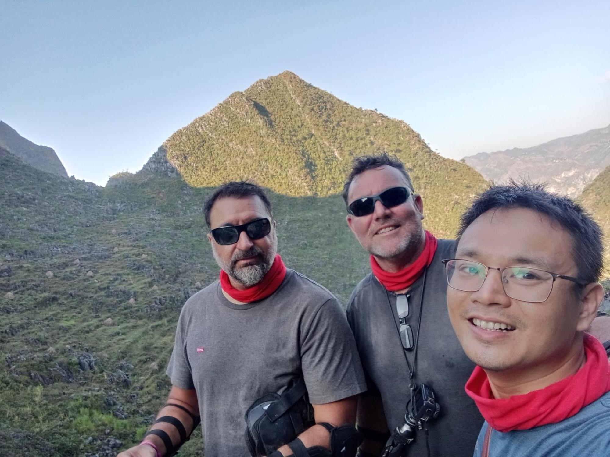 Hotel Ha Giang Yolo House And Loop Tours Esterno foto