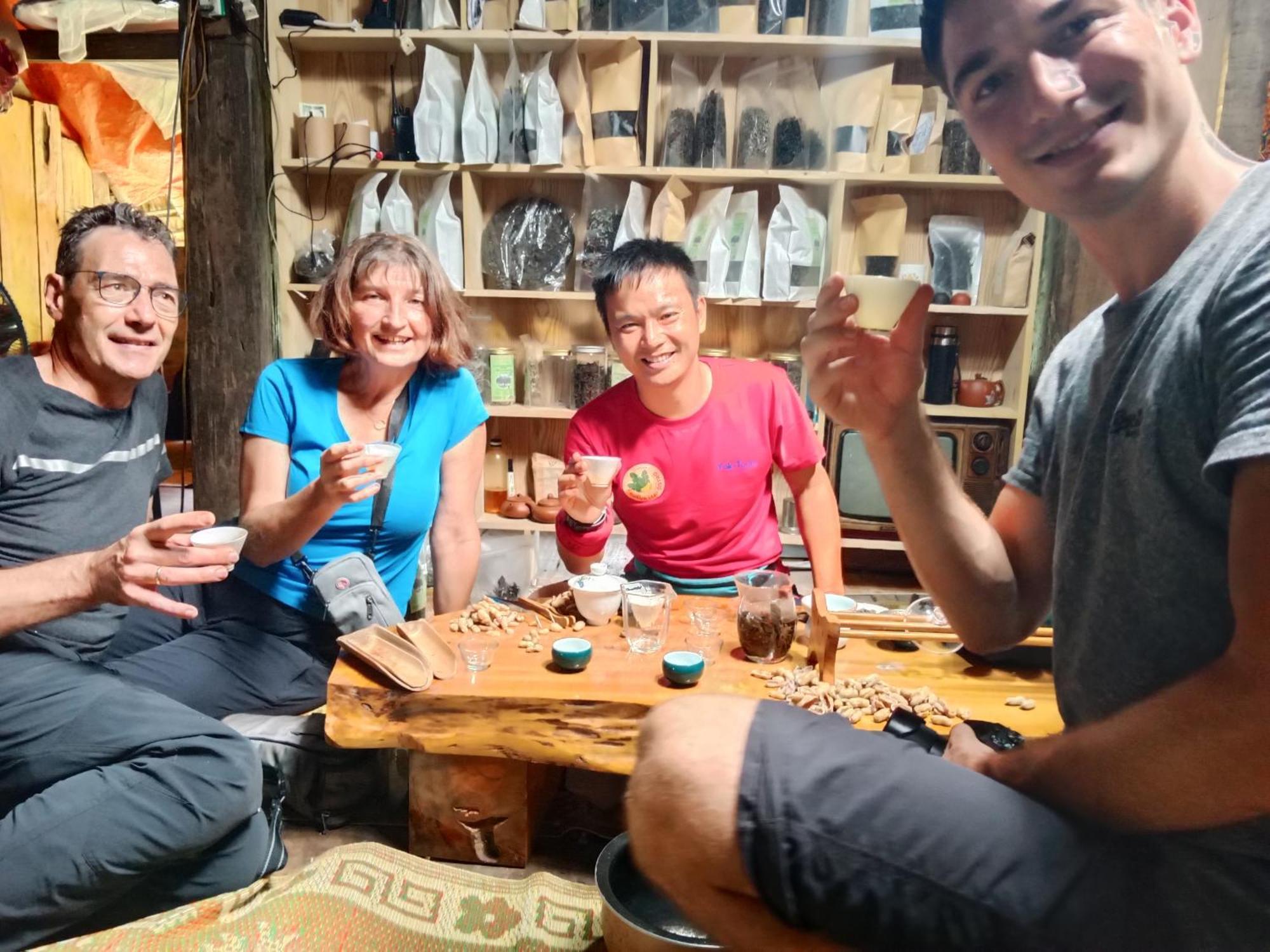 Hotel Ha Giang Yolo House And Loop Tours Esterno foto